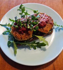 Rugbrød med falafel